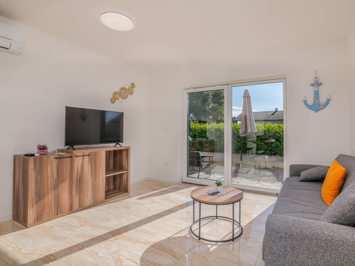 Apartment Three bedroom apartment with terrace Malinska, Krk A-20484-a - Outdoor photo 4