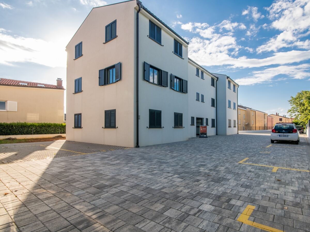 Apartment Three bedroom apartment with terrace Malinska, Krk A-20484-b