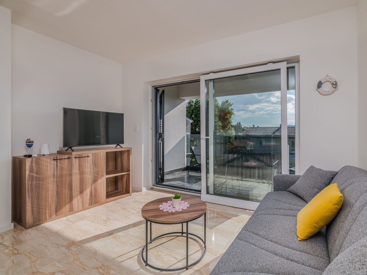 Apartment Three bedroom apartment with terrace Malinska, Krk A-20484-b - Outdoor photo 4