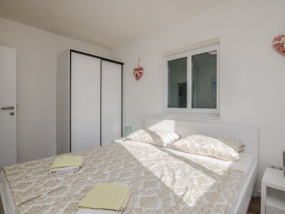 Apartment Three bedroom apartment with terrace and sea view Malinska, Krk A-20484-c - Outdoor photo 12