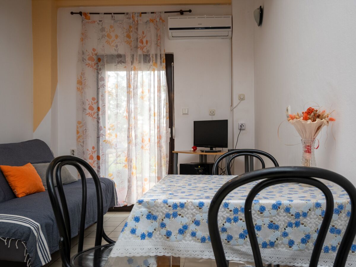 Apartment One bedroom apartment with air-conditioning Posedarje, Novigrad A-21123-d