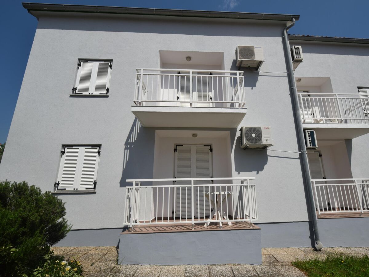 Apartment Two bedroom apartment with balcony Njivice, Krk A-20486-b