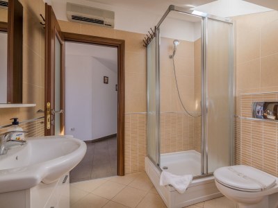 Apartment Three bedroom apartment with terrace and sea view Njivice, Krk A-20487-a - Outdoor photo 19