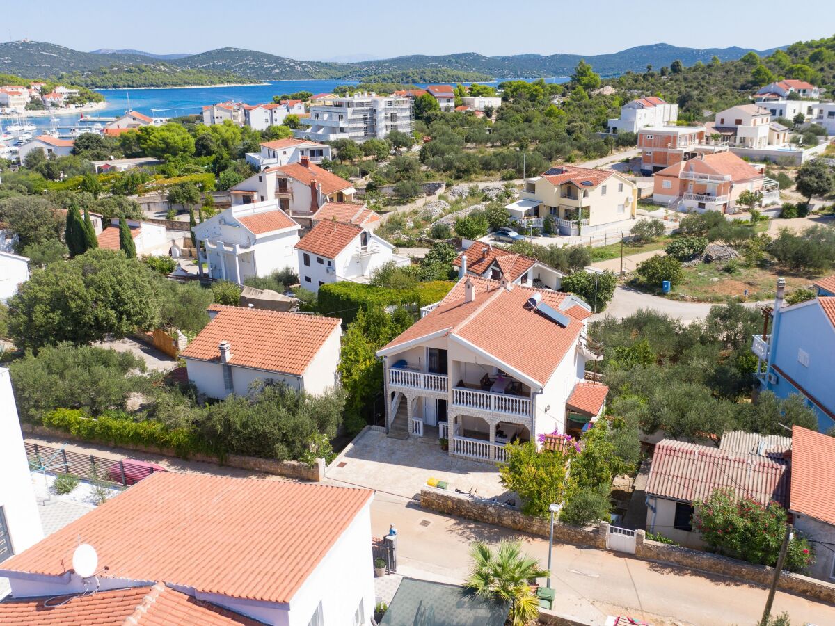 Apartment Two bedroom apartment with terrace Jezera, Murter A-21148-b - Outdoor photo 3