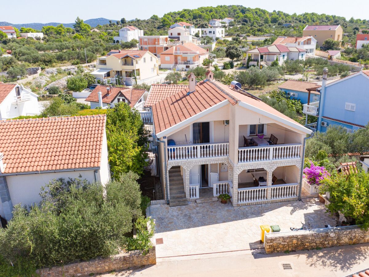 Apartment Two bedroom apartment with terrace Jezera, Murter A-21148-b - Outdoor photo 4