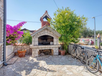 Apartment Two bedroom apartment with terrace Jezera, Murter A-21148-b - Outdoor photo 10