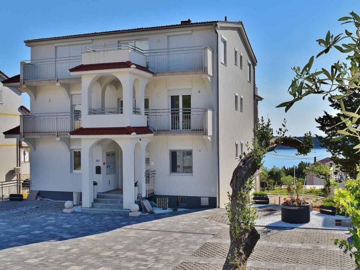 Apartment Two bedroom apartment with terrace and sea view Banjol, Rab A-21159-b - Outdoor photo 2