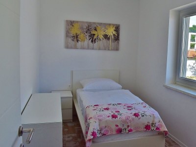 Apartment Two bedroom apartment with terrace and sea view Banjol, Rab A-21159-b - Outdoor photo 15