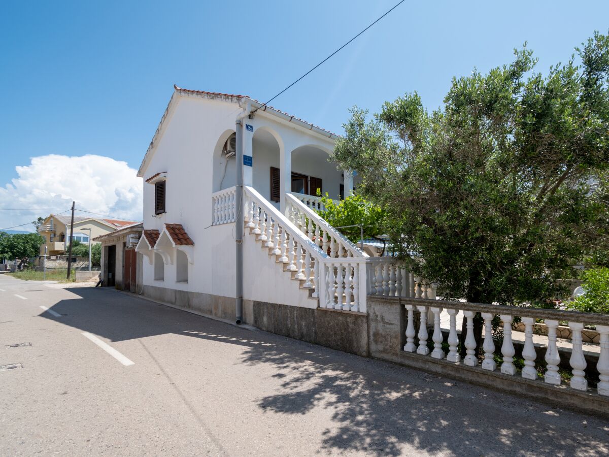 Apartment One bedroom apartment with balcony Povljana, Pag A-21327-a