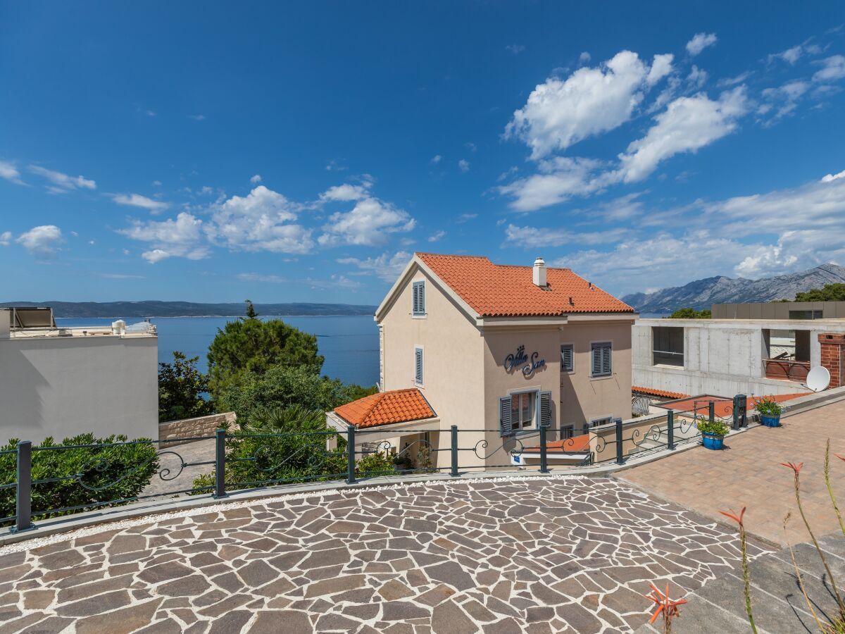 Apartment Two bedroom apartment with terrace and sea view Brela, Makarska A-20708-b