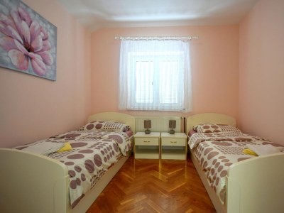 Apartment Two bedroom apartment with balcony Malinska, Krk A-21373-a - Outdoor photo 11