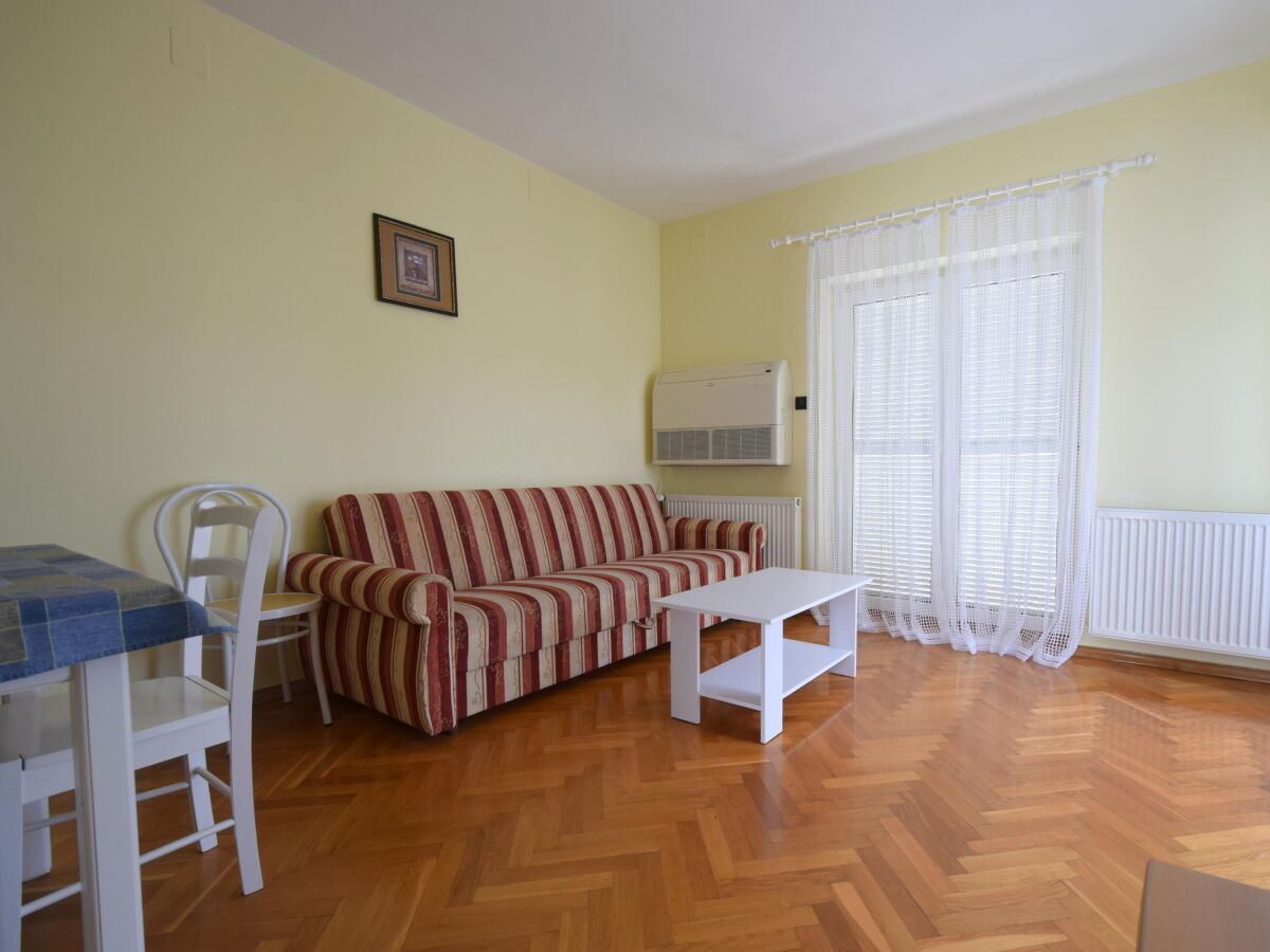 Apartment Two bedroom apartment with balcony Malinska, Krk A-21373-b
