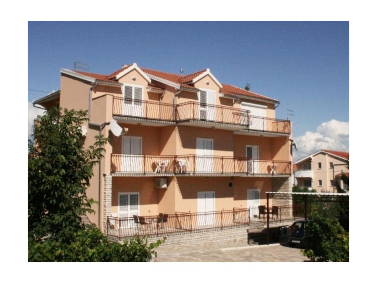 Apartment Two bedroom apartment with terrace Vodice A-21743-b - Outdoor photo 2