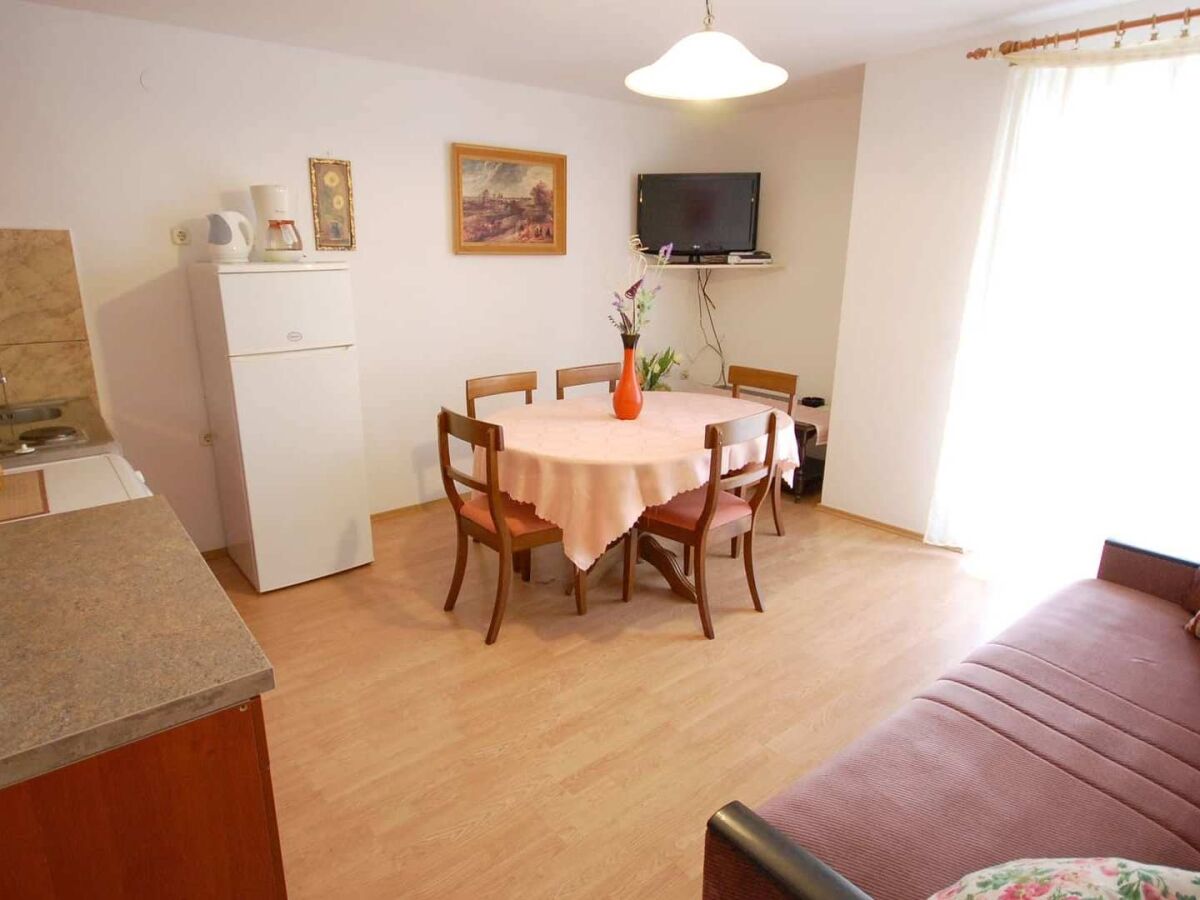 Apartment Two bedroom apartment with balcony Njivice, Krk A-21773-b