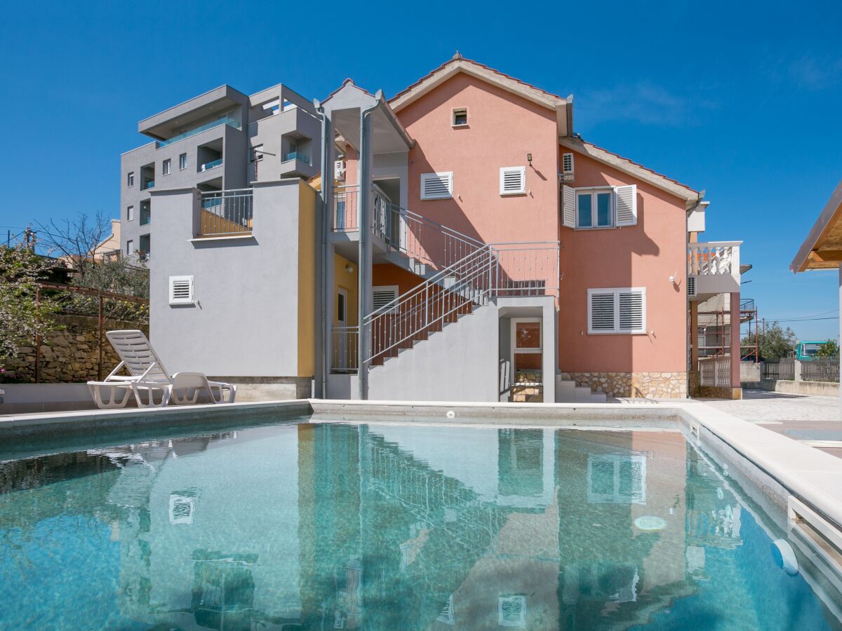 Apartment Three bedroom apartment with terrace Split A-21026-a