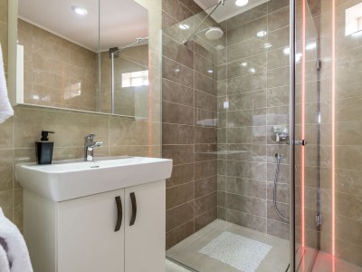 Apartment Two bedroom apartment with balcony and sea view Šibenik A-21075-a - Outdoor photo 14