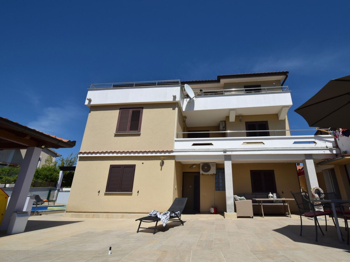 Apartment Two bedroom apartment with terrace Omišalj, Krk A-20617-a - Outdoor photo 3