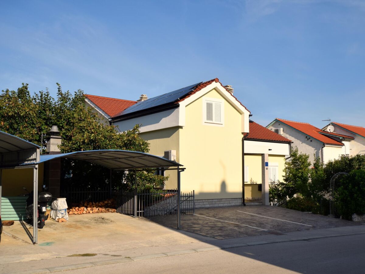 Apartment One bedroom apartment with terrace Njivice, Krk A-21846-b