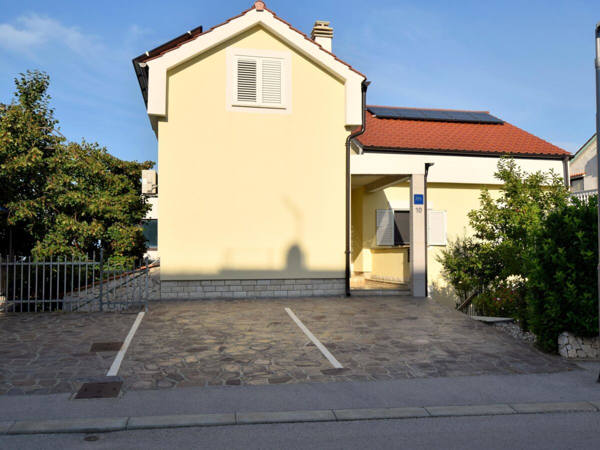 Apartment One bedroom apartment with terrace Njivice, Krk A-21846-b - Outdoor photo 2