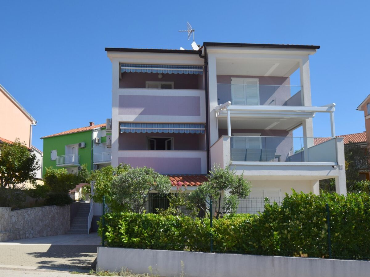 Apartment Two bedroom apartment with balcony Njivice, Krk A-21902-a