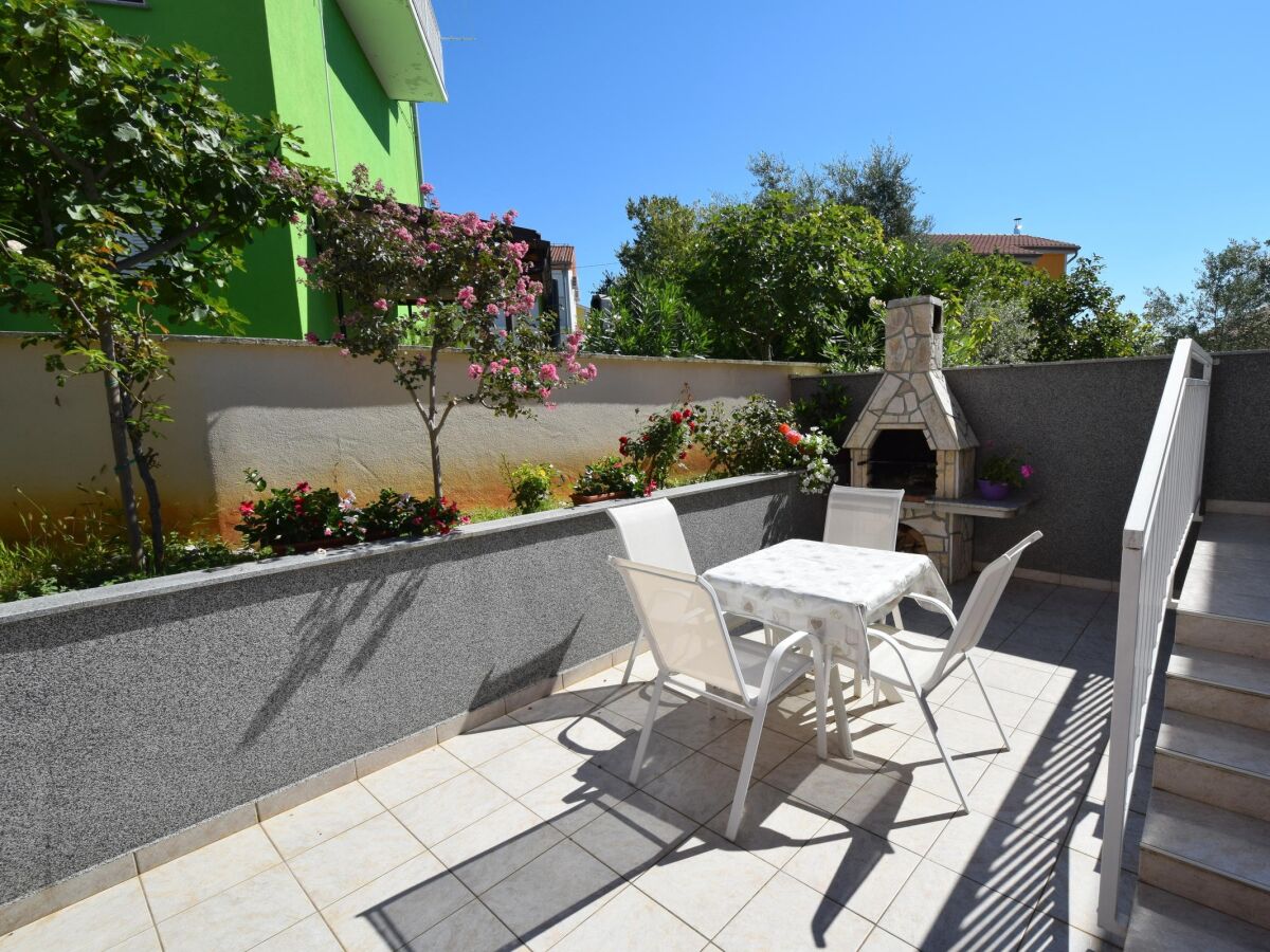 Apartment One bedroom apartment with terrace Njivice, Krk A-21902-b - Outdoor photo 4