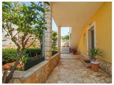 Apartment Three bedroom apartment with terrace and sea view Trogir A-21466-a - Outdoor photo 9