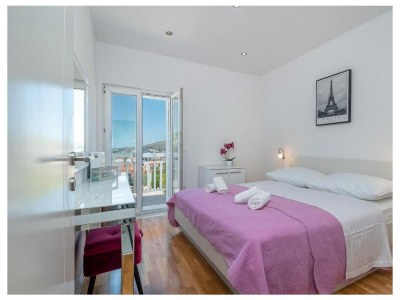 Apartment Three bedroom apartment with terrace and sea view Trogir A-21466-a - Outdoor photo 21