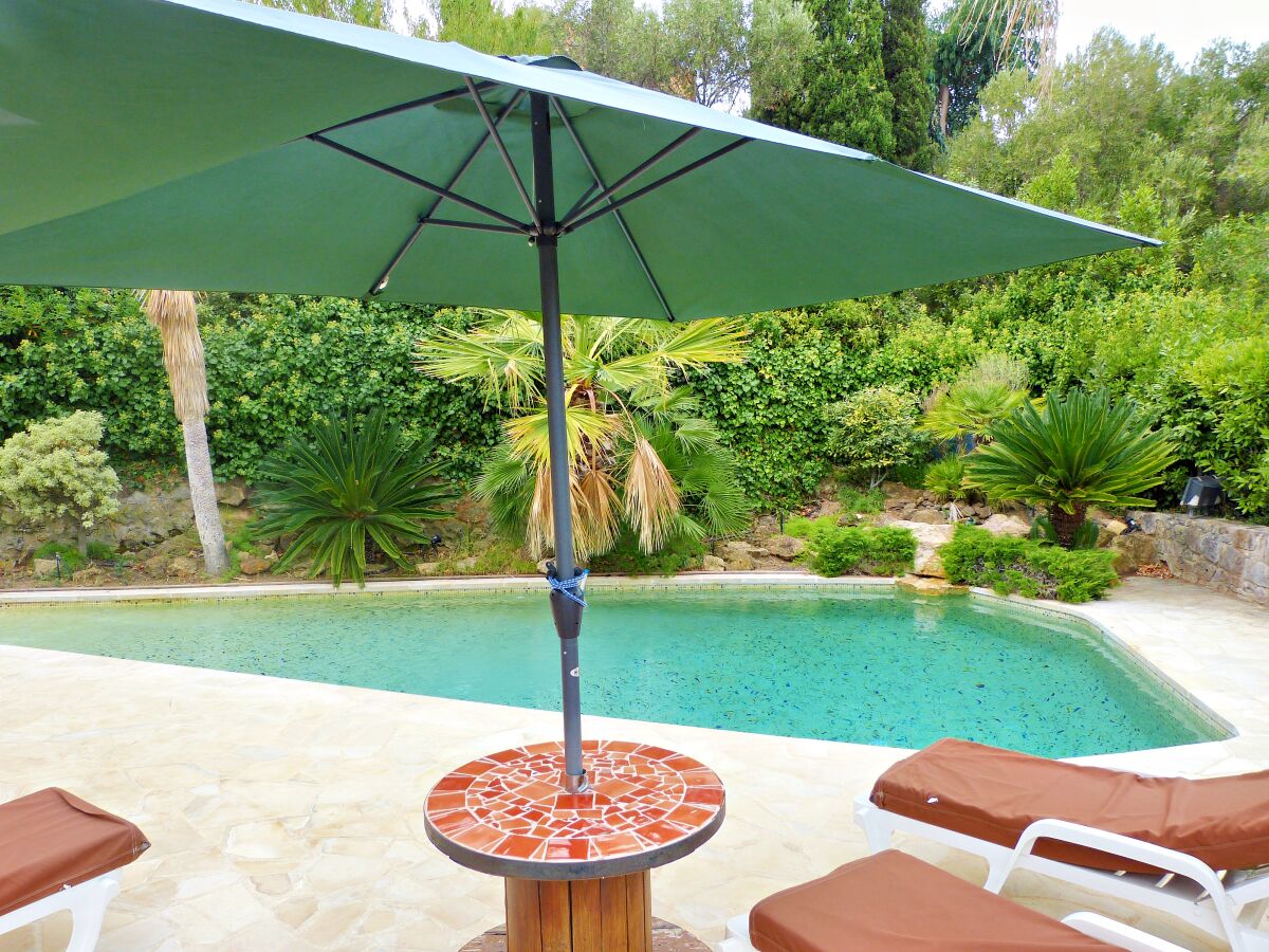 Villa with pool right on the beach in Carqueiranne - Outdoor photo 3