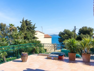 Villa with pool right on the beach in Carqueiranne - Outdoor photo 9