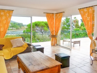 Villa with pool right on the beach in Carqueiranne - Features photo 19