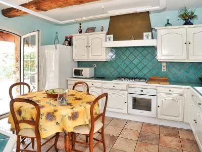 Villa with pool right on the beach in Carqueiranne - Features photo 25