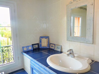 Villa with pool right on the beach in Carqueiranne - Features photo 30