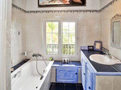 Villa with pool right on the beach in Carqueiranne - Features photo 31