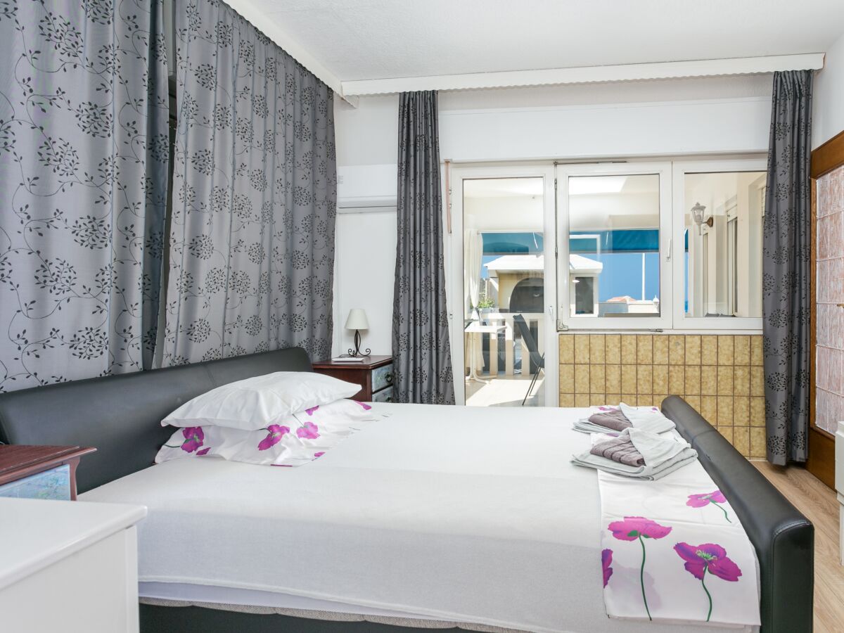 Apartment Two bedroom apartment with terrace and sea view Sumpetar, Omiš A-21633-a