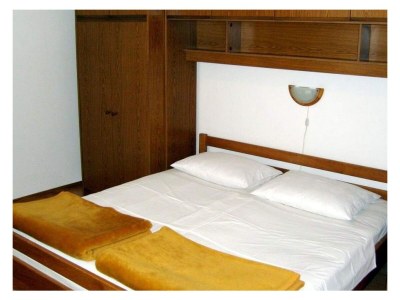 Apartment Two bedroom apartment with terrace and sea view Barbat, Rab A-22053-a - Outdoor photo 9