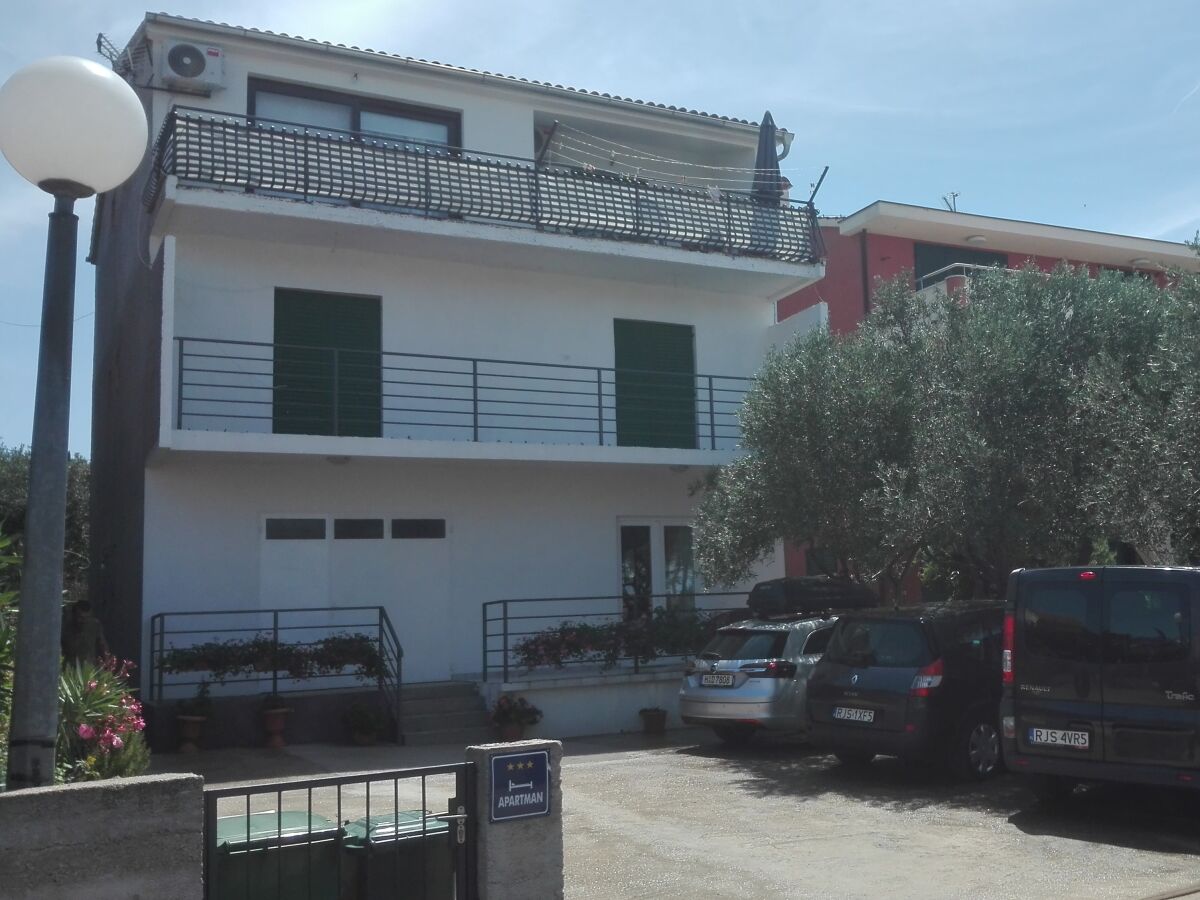 Apartment One bedroom apartment with terrace and sea view Brodarica, Šibenik A-21888-c