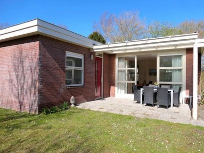 Holiday house Comfortable family bungalow near beach in Sint Maartenszee - Holiday house