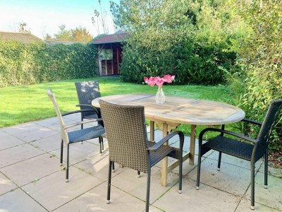 Holiday house Renovated bungalow with garden - Outdoor photo 7