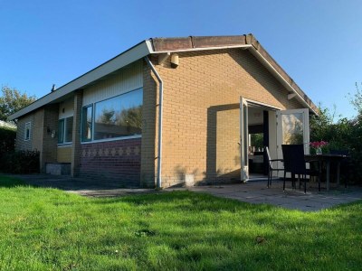 Holiday house Renovated bungalow with garden - Outdoor photo 8