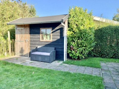 Holiday house Renovated bungalow with garden - Outdoor photo 11