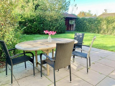 Holiday house Renovated bungalow with garden - Outdoor photo 14