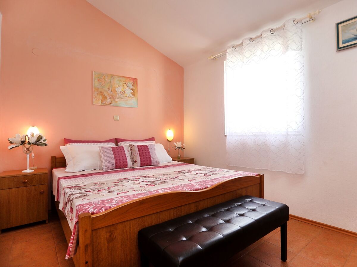 Apartment One bedroom apartment with balcony and sea view Okrug Gornji, Čiovo A-22139-e