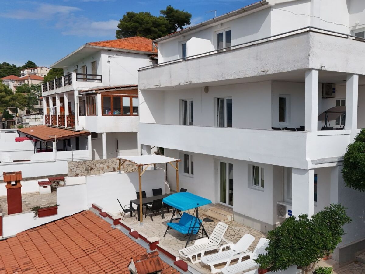 Apartment Two bedroom apartment near beach Jelsa, Hvar A-22256-a - Outdoor photo 3