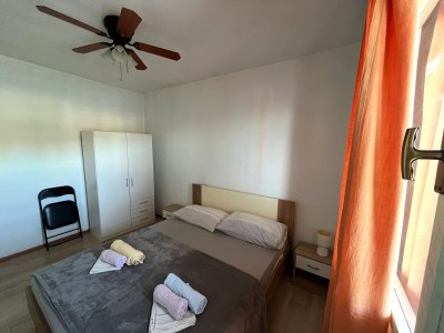 Apartment Two bedroom apartment near beach Jelsa, Hvar A-22256-a - Outdoor photo 10