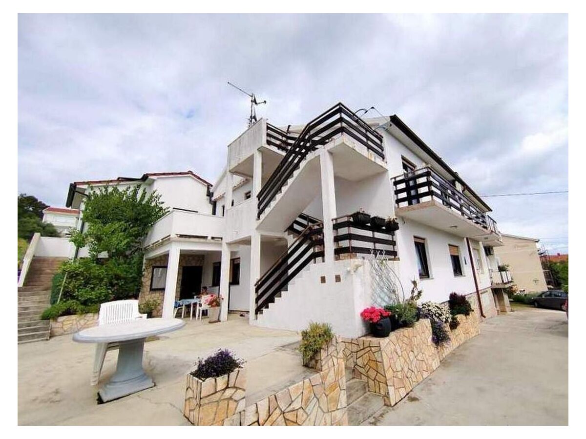 Apartment One bedroom apartment with balcony and sea view Rab A-22497-b