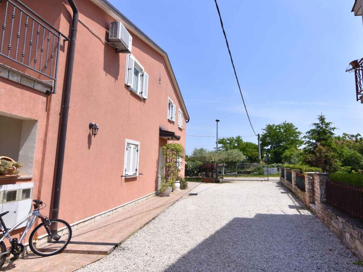 Apartment Two bedroom apartment with terrace Đuba, Umag A-22548-a - Outdoor photo 4