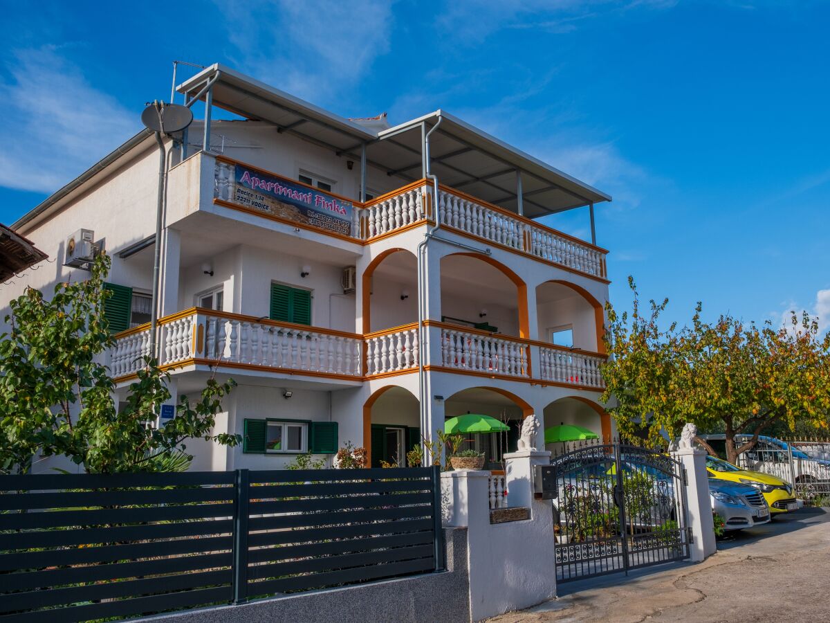 Apartment Three bedroom apartment with air-conditioning Vodice A-22557-b