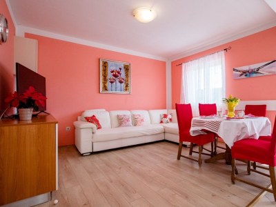 Apartment Three bedroom apartment with balcony Lopar, Rab A-22558-b - Outdoor photo 12