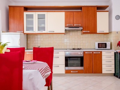Apartment Three bedroom apartment with balcony Lopar, Rab A-22558-b - Outdoor photo 19