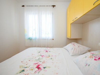 Apartment Three bedroom apartment with balcony Lopar, Rab A-22558-b - Outdoor photo 21